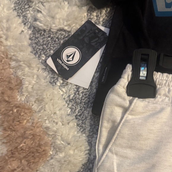 Volcom Set - Picture 8 of 8